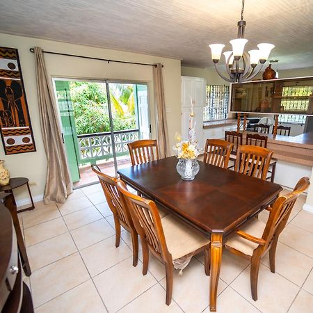 Spacious 3-Bedroom Home - Regency Park Bridgetown Dış mekan fotoğraf