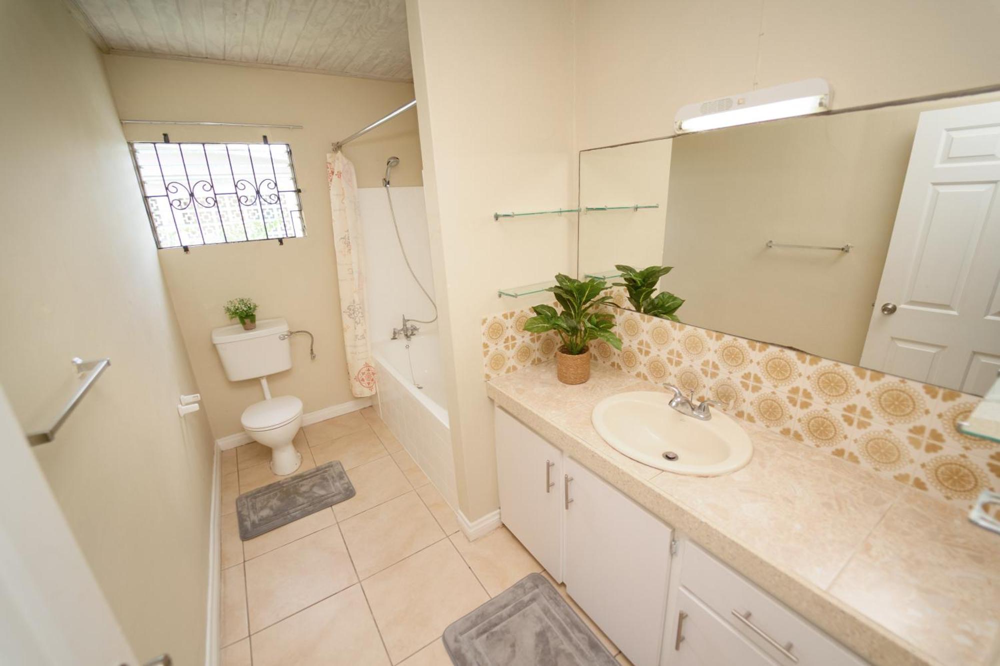 Spacious 3-Bedroom Home - Regency Park Bridgetown Dış mekan fotoğraf